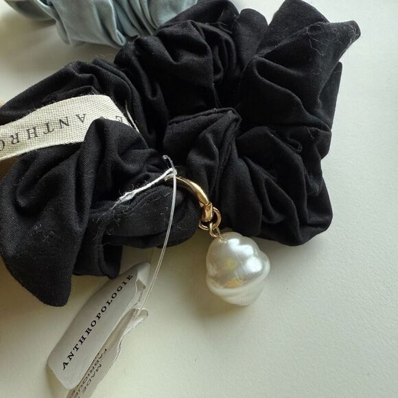 NWT Anthropologie Pearl Charm Scrunchies, set of 4 - Picture 3 of 6
